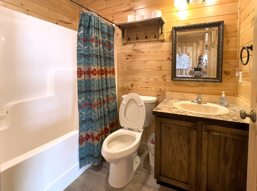 Sunken Island Cottage bathroom
